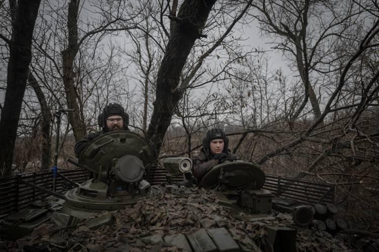 <p>Rusya ile savaşın devam ettiği Ukrayna'nın çeşitli bölgelerinde son dönemde iki taraf da sahada önemli ilerleme kaydedemediği için sıcak noktalarda çatışmalar kilitlenmiş durumda.</p>
