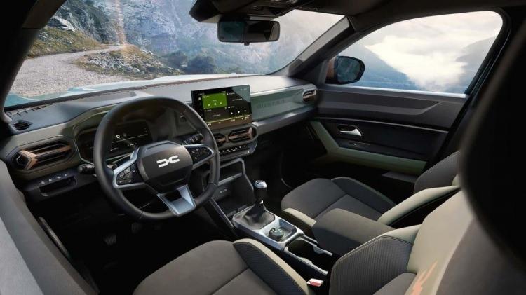 <p>Türkiye'de üretilecek yeni Duster tanıtıldı</p>
<p>Renault'un alt markası olarak ticari yaşamını sürdürmeye devam eden Dacia, düzenlediği bir etkinlikte 2024 model Duster'ı tanıttı.</p>