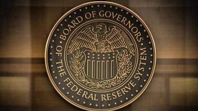 <p>Fed üyelerinden faiz indirimi sinyalleri gelmeye başladı. Fed Yönetim Kurulu Üyesi Christopher Waller, enflasyonun önümüzdeki aylarda düşmeye devam etmesi halinde Fed'in faiz indirimine gideceği değerlendirmesinde bulundu. </p>
