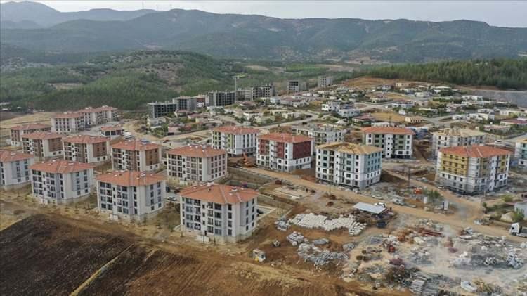 <p><strong>Gaziantep</strong>'te yıl sonuna kadar 10 bin 350 kalıcı konutun teslim edilmesi bekleniyor.</p>