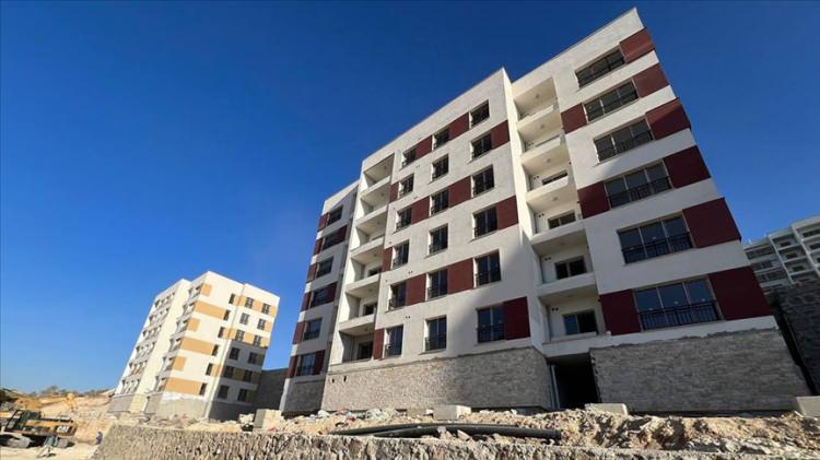 <p>Kilis'te depremzedeler için yapılan 645 konutun aralık ayı sonunda teslim edilmesi öngörülüyor.</p>
<p> </p>