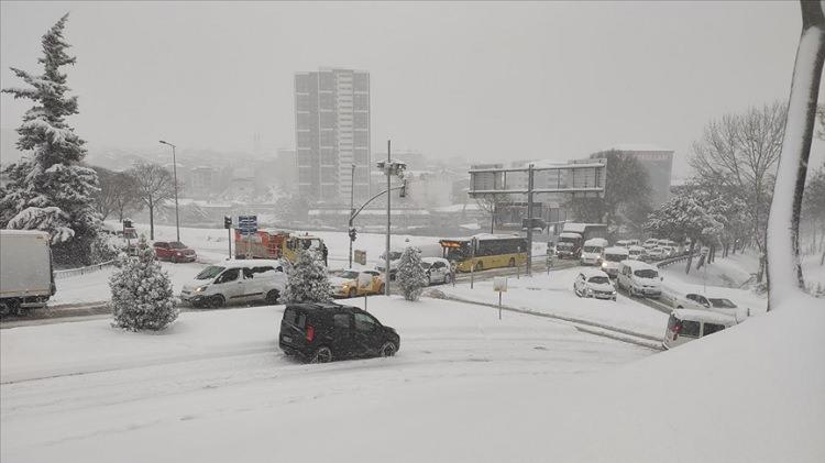 <p>300 TL'lik antifriz masrafından kaçan sürücüler, 40 bin ila 80 bin liralık çeşitli motor arızalarıyla karşılaşabiliyor.</p>