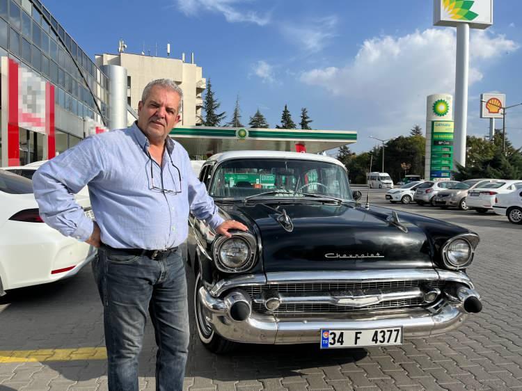 <p>30 yıl önce aldığı 1957 model aracı restore ederek yollara döndüren Eskişehir’de yaşayan Mahmut Tekerler, trafikte aracıyla dikkat çekiyor.</p>
