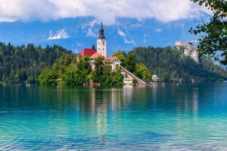 <p><span style="color:#B22222"><strong>8- SLOVENYA</strong></span></p>