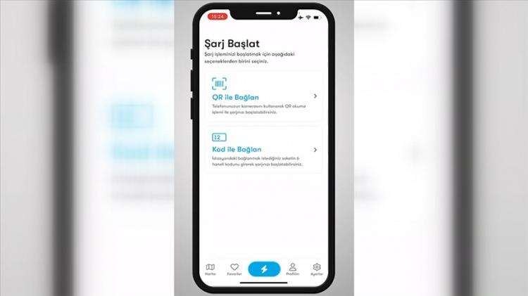 <p>Elektrikli araç sayısının artmasıyla birlikte bu alandaki teknolojik çözümlere yenileri eklenirken bir yenilikte elektrikli olmayan araçların elektrikli araç şarj istasyonlarını işgal etmesini engellemek amacıyla akıllı bariyer sistemi geliştirildi.</p>