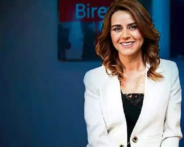 <p>Seçil Erzan'ın, kurduğu sistemi banka kayıtlarına sokmadan ve böylece vergi sorumluluğu doğmayacak şekilde kurguladığı anlaşıldı. Yatırımcılardan nakit para isteyen Erzan, söz konusu parayı piyasa faizlerinin üstende gelirle kendilerine geri ödemeyi önerdi. Böylece yatırımcılar, yüksek meblağların dosyaya girmesine aldandı.</p>