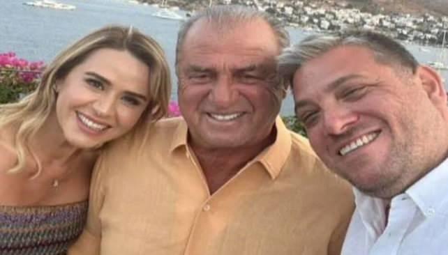 <p><span style="color:#800080"><strong>FATİH TERİM FON İDDİASINA NE DEDİ?</strong></span></p>
<p>11 yıldır ilgili bankanın müşterisi olduğunu ve 5-6 yıldır da Seçil Erzan'ı tanıdığını söyleyen <strong>Fatih Terim</strong>, şu açıklamalarda bulundu:</p>
<p><em><strong>"Yani benim bütün bankacılık işlemlerimi birlikte çalıştığım bankada çalışanlar yönetmekteydi. Hayatımda hiçbir zaman D...bank'ın hem Florya'daki hem de Levent'teki şubesine gitmedim. Paraya ihtiyacım olduğu zaman ise yakınlarımdan aile dostlarımdan isterim. Onlar gidip gerektiğinde bankadan parayı çekip bana getirirler. Bazen de yanımdaki çalışanlarım ihtiyacım olan parayı bankadan alıp bana getirip verirler. Birtakım belgelere imza atmam gerektiğinde ise zaman zaman Seçil Erzan yanıma gelip Florya'daki tesislerde imzamı alırdı. Hatta evime de geldiğinde belgelere imza atmışlığım olmuştu."</strong></em></p>