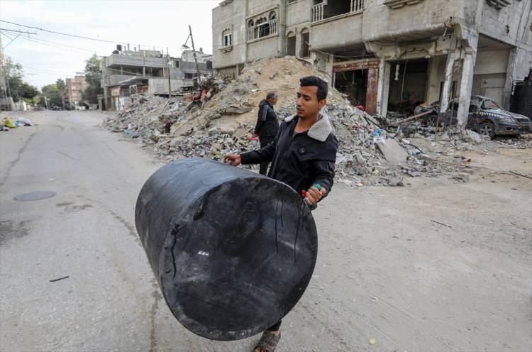 <p>İsrail ile Hamas arasında çatışmalara verilen 4 günlük insani ara verildi.</p>