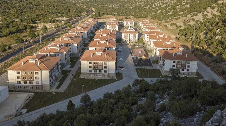 <div>Öte yandan, yetki belgesi verilme şartlarından "kasten işlenen bir suçtan dolayı 5 yıldan fazla kesinleşmiş hapis cezası alınmamış olması"na ilişkin kural, "kasten işlenen suçlardan dolayı toplam 5 yıl kesinleşmiş hapis cezası alınmamış olması" şeklinde değiştirilecek.</div>
<div> </div>