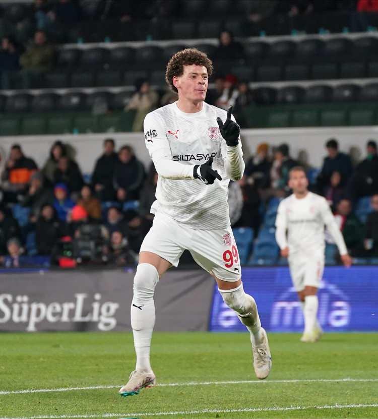 <p>Erencan Yardımcı<br />
<br />
Pendikspor<br />
<br />
5 gol</p>
