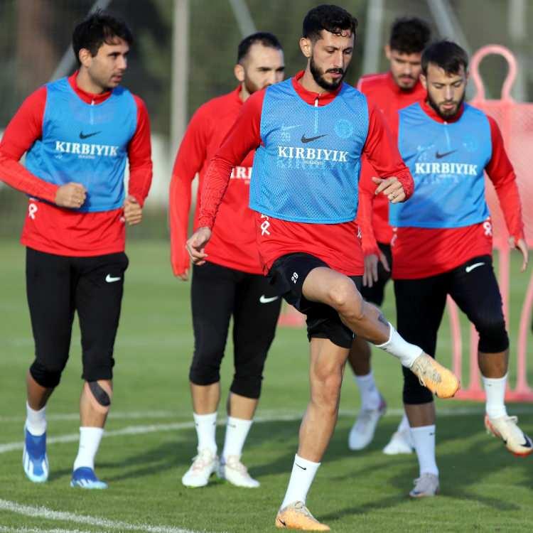 <p>Yehezkel<br />
<br />
Antalyaspor<br />
<br />
5 gol</p>