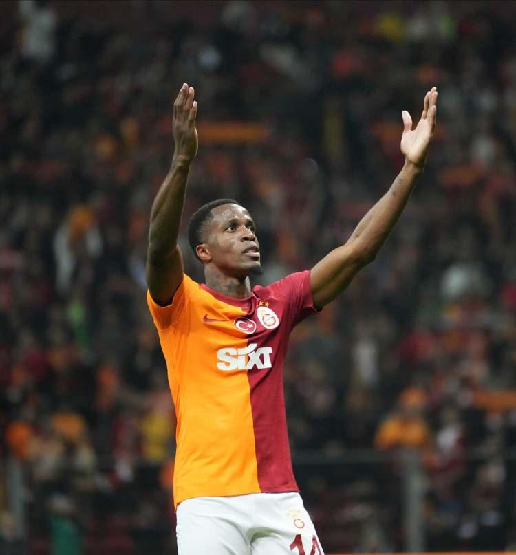 <p>Wilfred Zaha<br />
<br />
Galatasaray<br />
<br />
5 gol</p>