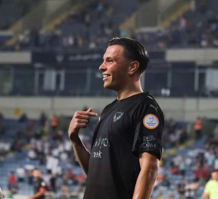 <p>Dadashov<br />
<br />
Hatayspor<br />
<br />
4 gol</p>