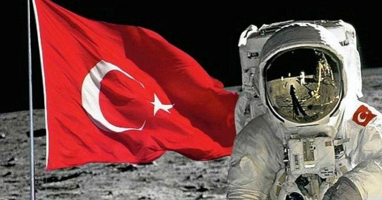 <p>Cumhuriyet'in 100'üncü yılında Türkiye tarihine yeni bir başarı daha eklenecek. Başkan Recep Tayyip Erdoğan'ın 2 yıl önce açıkladığı "bir Türk vatandaşının uzaya gönderilmesi" projesinde geriye sayım başladı.</p>

<p> </p>
