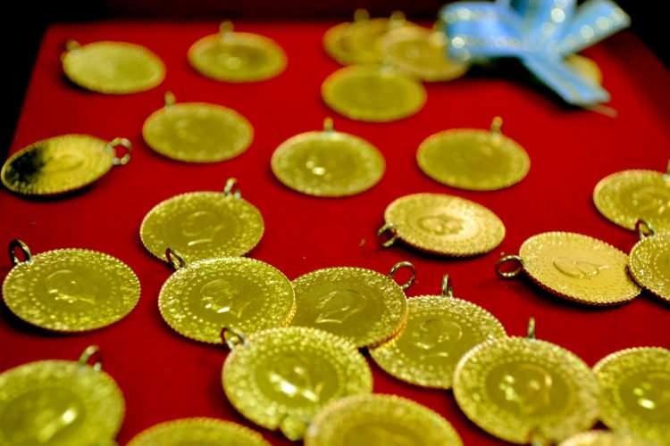 <p>Son iki yılda merkez bankaları ons altında 1.600 dolar, 1.800 dolar ve 1.900 dolar dip fiyat seviyelerinden hızlı bir şekilde yararlanarak satın alımlar gerçekleştirdi. Merkez banka satın alımları altın varlığında boğa piyasa desteği sunuyor.</p>