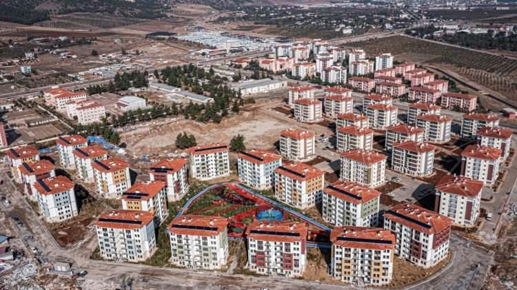 <p>Kahramanmaraş merkezli depremlerden önemli ölçüde etkilenen Gaziantep'in İslahiye ilçesinde 4 bin 531 konut inşa edilecek. Tamamlanan afet konutları ise hayran bıraktı. İşte bölgenin yükselen konutları...</p>

<p> </p>
