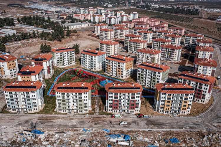 <p>Kentin İslahiye ilçesinde hem merkezde hem de kırsal alanlarda görenleri hayran bırakan ve yaraları saran konutlar inşa edildi.</p>
<p> </p>