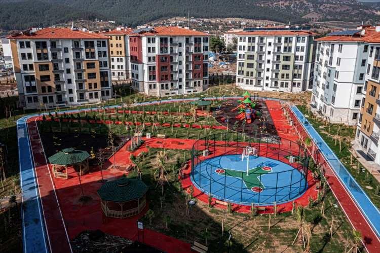<p>Kent genelinde depremden en çok etkilenen ilçelerden İslahiye'de 4 bin 531 konut yapılacak.</p>
<p> </p>