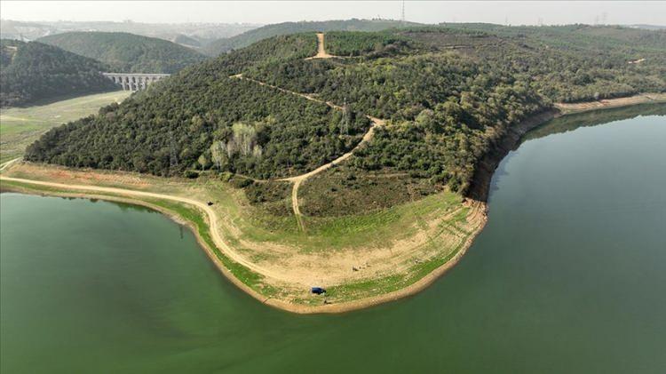<p>Bir günlük yağış barajlara yüzde 6'ya yakın doluluk sağladı. Dün sabah yüzde 25.62 olan doluluk oranı yüzde 31.03'e çıktı.</p>