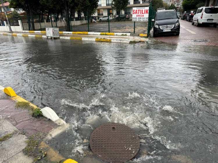 <p>Büyükçekmece ilçesi 19 Mayıs Mahallesinde bir vatandaşımız tarlası, Çatalca’da 3 sera zarar görmüş, Avcılar balıkçı barınağında 2 özel tekne batmış, 1 tekne yan yatmıştır. </p>
