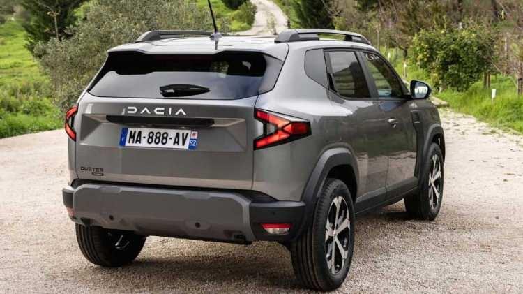 <p>Tasarım açısından da teknik özellikleri açısından da ciddi bir değişim gerçekleştiren 2024 Dacia Duster, şimdiden dikkat çekmeyi başardı.</p>
<p> </p>