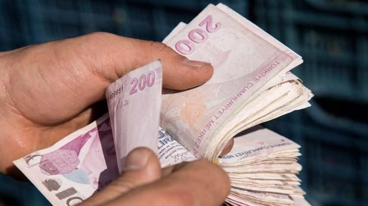 <p>Yazılım, yazılım tasarımı ve geliştirilmesi ile bu sürecin yönetimi konusunda veya büyük ölçekli ağ sistemlerinin kurulumu ve yönetimi konusunda, son başvuru tarihi itibarıyla ücret tavanı iki katını geçmeyecekler için en az 3 (üç) yıllık, diğerleri için en az 5 (beş) yıllık mesleki tecrübeye sahip olmak (Mesleki tecrübenin belirlenmesinde; bilişim personeli olarak 657 sayılı Kanuna tabi kadrolu veya aynı Kanunun 4 üncü maddesinin (B) bendi ile 399 sayılı Kanun Hükmünde Kararnameye tabi sözleşmeli statüdeki hizmetler ve Sosyal Güvenlik Kurumuna tabi özel kesimde bilişim personeli olarak geçtiği belgelenen hizmet süreleri dikkate alınır),</p>
