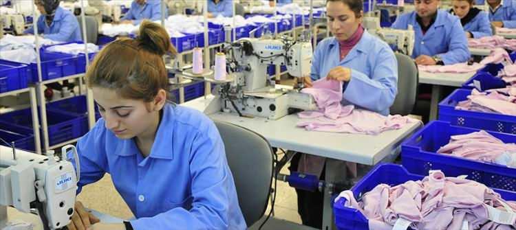<p>Şimdi kapsam dışı olan bu 4.7 milyon emekliye (çalışan emekli) de 5 bin lira ikramiye ödenecek. Söz konusu düzenlemeye ilişkin önerge Plan Bütçe Komisyonu’nda kabul edildi. İkramiyelerin bu ay sonuna kadar hesaplara geçmesi bekleniyor.</p>