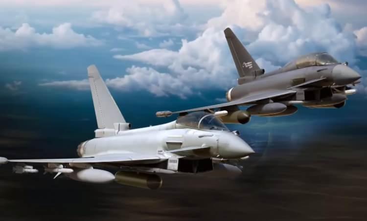 <p>İlk Eurofighter ECR kabiliyetinin 2026 yılına kadar kullanıma sunulması, ardından daha ileri geliştirme adımlarının atılması ve geleceğin savaş hava sistemi (FCAS) ekosistemlerine tam entegrasyonun sağlanması beklenmektedir.</p>
