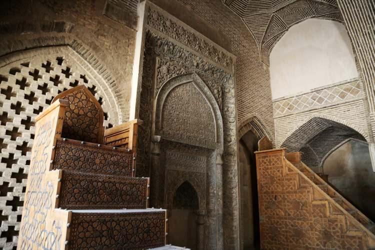 <p>İsfahan'ın en eski ve özel yapılarından, 2012 yılında UNESCO Dünya Kültür Mirası Listesi'ne alınan Selçuklu dönemi Ulu Cami, cuma namazlarının burada kılınması nedeniyle bu dönemde İsfahan Cuma Camii adıyla da biliniyor.</p>

<p> </p>
