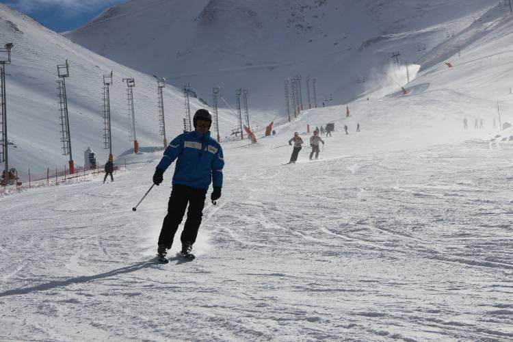 <p>Kayak, snowboard ve kızak keyfinin yanı sıra buz duvarı, snow park, dev salıncak, zipline, yamaç paraşütü, insan sapanı ve lastik raftingi ile macera dolu bir tatil fırsatının sunuyor</p>