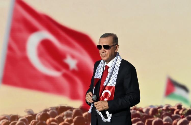 <p>Politico, Avrupa'dan 28 ismi, 3 ayrı kategoride <strong>"2024 Avrupa'nın en güçlü kişileri" </strong>listesine aldı.</p>

<p><strong>"İcracı (Doers)" kategorisinde Cumhurbaşkanı Erdoğan, "arabulucu" olarak nitelendirildi ve 5. sırada yer aldı.</strong></p>
