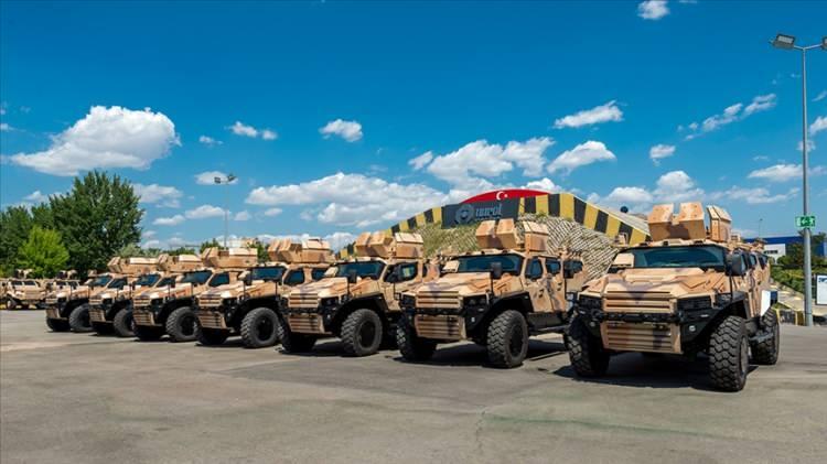<p>Tedarik zinciri ile ilintili tüm faaliyetler izleniyor ve teknolojik gelişimler doğrultusunda hızlı uyarlamalar yapılıyor.</p>
<p>Nurol Makina, Stratejik Tedarik Zinciri Yönetimi sayesinde Türkiye'de 5 coğrafi bölge, 17 il ve 10 ülkeye yayılmış tedarikçi ağıyla sürdürülebilir ve verimli bir hizmet sunuyor.</p>