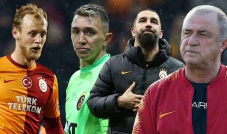 <p><span style="color:#0000CD"><strong>Arda Turan, Emre Belözoğlu, Muslera gibi ünlü futbolcuların da arasında olduğu 18 kişiyi dolandırdığı iddia edilen bankacı Seçil Erzan yargılandığı dava sürerken yeni detaylar gündeme bomba gibi düşmeye devam ediyor. 226 yıl hapsi istenen Seçil Erzan'ın kim olduğu arama motorl barında hızla araştırılıyor. Peki, Seçil Erzan kimdir? Seçil Erzan hangi bankanın müdürü? Seçil Erzan olayı ne?</strong></span></p>
