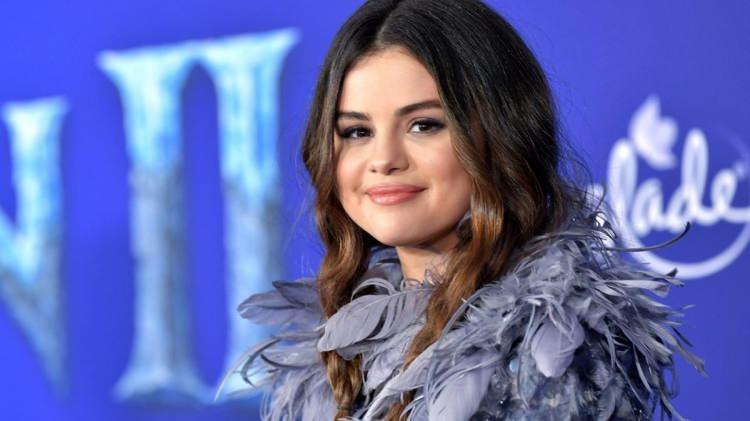<p><strong>Uzun zamandır oyunculuk kariyeriyle odaklanan Selena Gomez, yeni bir şarkıyla müzik piyasasına döndü. Yeni şarkısının heyecanının yaşayan dünyaca ünlü yıldız son görüntüsüyle gündem oldu. </strong></p>
