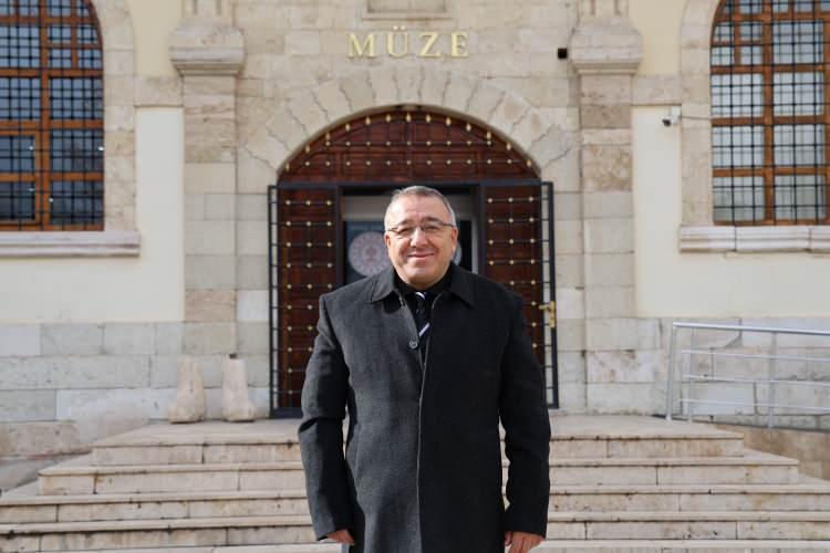 <p>Medeniyetler açısından stratejik bir konumda bulunan Sivas’ın merkezi dahil olmak üzere birçok ilçesinde tarihi yapılar bulunuyor. </p>