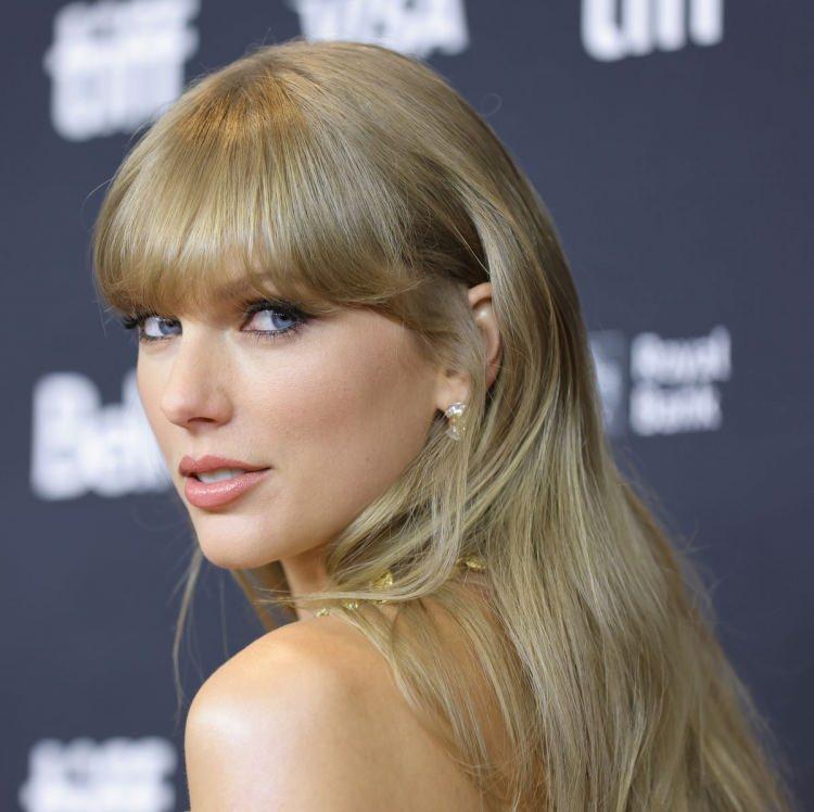 <p><strong>12 KEZ GRAMMY ÖDÜLÜ KAZANMIŞTI!</strong></p>
<p>Bu hafta içerisinde yayınlanan Spotify Wrapped verilerine göre ise 12 kez Grammy kazanan sanatçının dünya çapında platformdaki en çok dinlenen sanatçı olduğu ortaya çıktı.</p>
