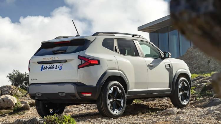 <div>Ayrıca 50 litre gaz deposu bulunan doğuştan LPG'li motor seçeneği de yeni Dacia Duster'da bulunacak.</div>
<div> </div>
<div>1.6 litrelik benzinli motora sahip üçüncü seçenek ise bir çift elektrik motoru ile desteklenecek.</div>