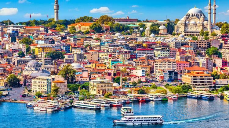 <p><span style="color:#000000"><strong>Türkiye İstatistik Kurumu (TÜİK), geçtiğimiz günlerde 2023 yılına dair "Türkiye’nin en pahalı şehirleri"ni açıkladı. TÜİK'in hazırlamış olduğu listeye göre yüzde 14,75 ile en pahalı şehir, Türkiye denildiğinde akla ilk gelen kent olan </strong></span><span style="color:#FF0000"><strong>"İstanbul"</strong></span><span style="color:#000000"><strong> oldu. </strong></span></p>