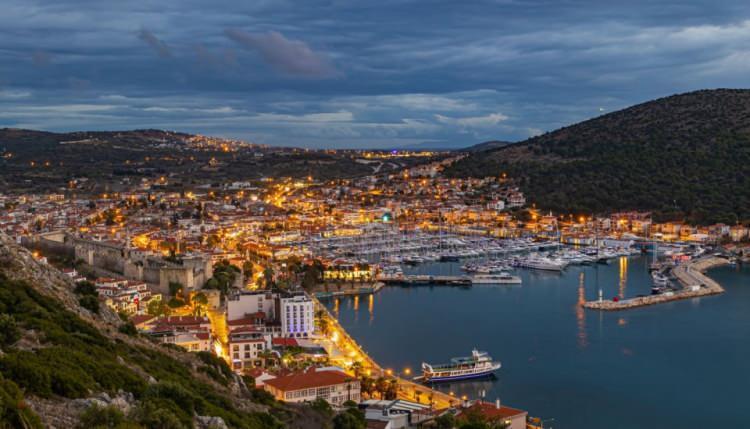<p><span style="color:#000000"><strong>İstanbul'u 9,4'lük yüzdeyle takip eden </strong></span><span style="color:#FF0000"><strong>İzmir </strong></span><span style="color:#000000"><strong>ise ikinci sırada yer aldı.</strong></span></p>