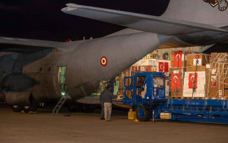 <div>MSB'nin Gazze'ye sağlık personeli ve tıbbi malzeme taşıyan uçağı El-Ariş Havalimanı'na indi.</div>
<div> </div>