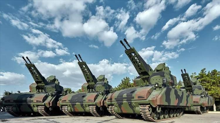 <p>Sektörün 12 milyar dolar ciroya, 80 binin üzerinde çalışana, 2500'ün üzerinde sadece savunma sanayisinde faaliyet gösteren firmaya ulaştığına işaret eden Görgün, "Savunma sanayisinde üretilen ürünlerin nitelikli ve her türlü saha koşullarında çalışabilir olması gerekiyor</p>
