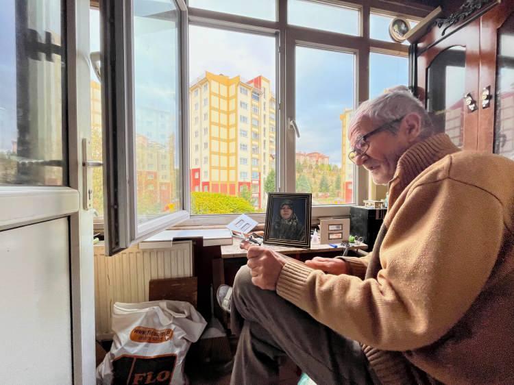 <p>Eskişehir’de yaşayan Saim Yıldıztaşkan, 5 yıl önce trafik kazasında kaybettiği eşi Niğmet Yıldıztaşkan’ın acısını unutmak için <strong>maket</strong> ev yapmaya başladı.</p>
