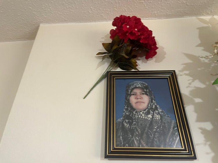<p>Balkonuna kurduğu minik atölyede saatlerce çalışan Yıldıztaşkan’ın yeni hedefi ise her hafta yüzlerce turist ağırlayan Sivrihisar’daki tarihi mekânlarının minyatürünü yapmak. Saim Yıldıztaşkan, Sivrihisar Belediye Başkanı Hamid Yüzügüllü’den bu konuda yardım istiyor.</p>