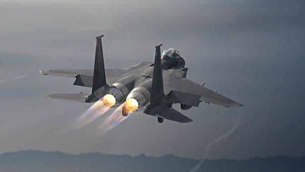 <p>F-15EX Advanced Eagle savaş uçağı, Boeing şirketi tarafından günümüzün muharebe sahasındaki tehdit anlayışları göz önüne alınarak üretilmiş en yeni F-15 modelidir.</p>
