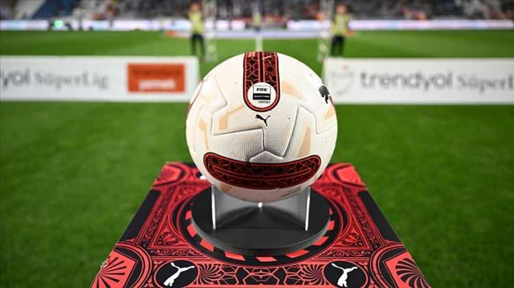 <p> </p>
<p><strong>9- Trendyol Süper Lig<br />
<br />
* Yıllık TV yayın geliri: 84 Milyon Avro (2,6 Milyar TL)</strong><br />
</p>
<p> </p>