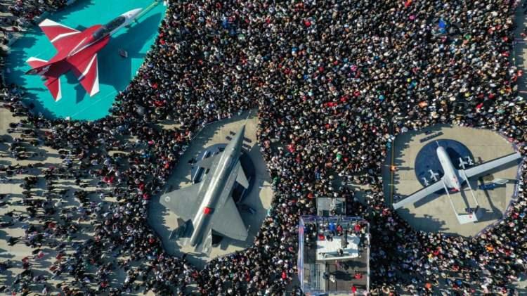 <p>Özellikle hava araçlarında, deniz araçlarında yani sistem seviyesi üretimlerde önemli projeler açıklandı. Dahası ürünler geliştirildi. Demonstrasyonu yapılabildi. 2023 yılı hakikaten Cumhuriyetimizin 100. yılına yakışır bir savunma sanayisi olarak üzerimize düşeni yaptığımızı söyleyebilirim."</p>

<p> </p>
