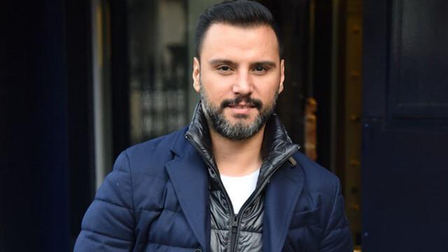 <p><strong>Güçlü sesi ile herkesi mest eden Alişan, sosyal medya hesabından gerçek adını söyleyerek bir fotoğraf paylaştı.</strong></p>
<p> </p>
