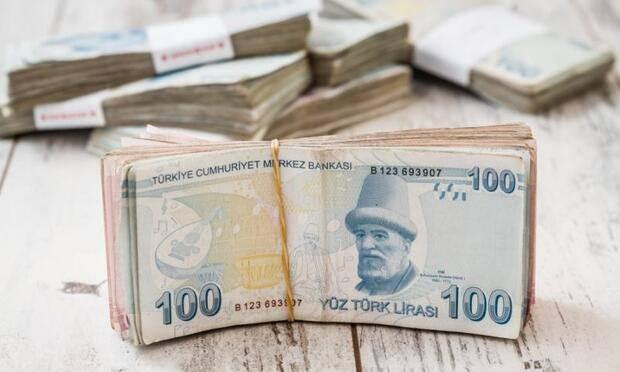 <p><strong>Bu durumda Emekli Sandığı'na tabi olan memur, aynı hizmet yılı olmasına rağmen, 25 yıl hizmeti varsa yüzde 75, SGK’ye tabi ise yüzde 50 oranında bağlama oranına sahip. Bu durumda yüzde 25'lik bir aylık bağlama oranı farkı var''</strong><span style="color:rgb(51, 51, 51)"> açıklamasında bulundu.</span></p>