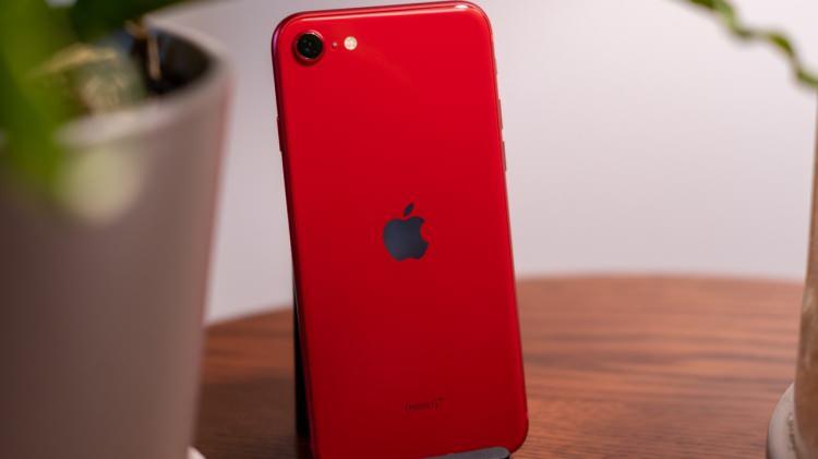 <p>Birinci nesil iPhone SE artık Apple'dan donanım hizmeti almaya uygun olmasa da, üçüncü taraf tamir atölyelerinden onarım almak hala mümkün.</p>
