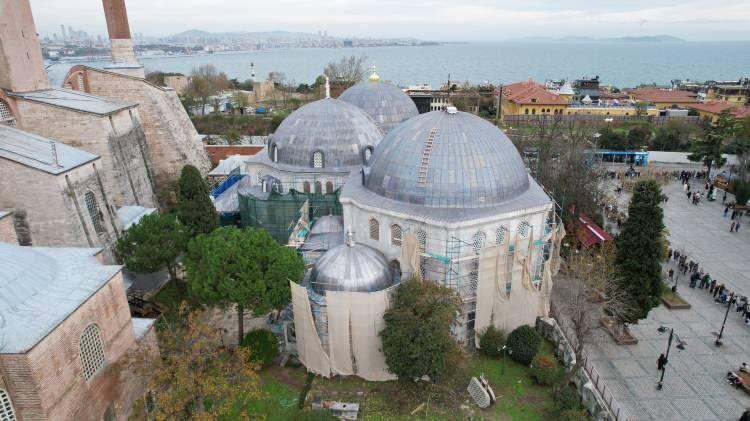 <p>Etap etap yapılan ve titizlikle yürütülen çalışmalar hakkında bilim kurulu üyelerinden Yüksek Mimar İhsan Sarı, restorasyonla ilgili detayları paylaştı.</p>
